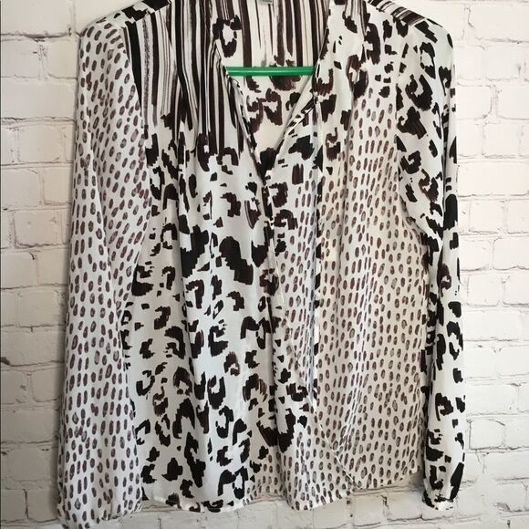 Cabi Faux Wrap Animal Print Top Blouse Tie Neck Full Sleeves Sz XS. - Picture 2 of 12